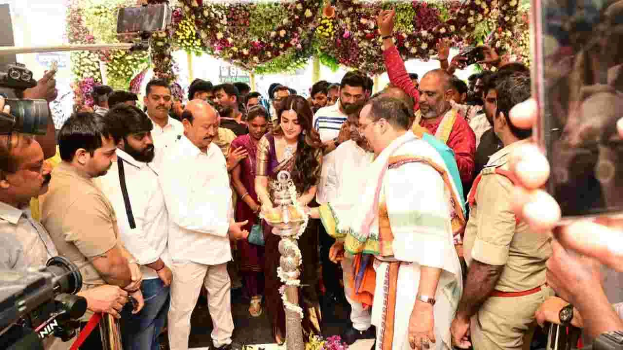 Nidhi Agarwal : శ్రీకాకుళంలో సందడి చేసిన నిధి అగర్వాల్