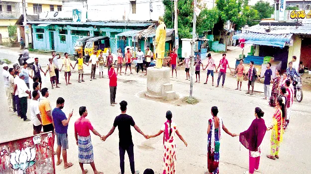 ఇంజనీరింగ్‌ కార్మికులకు కనీస వేతనాలివ్వాలి
