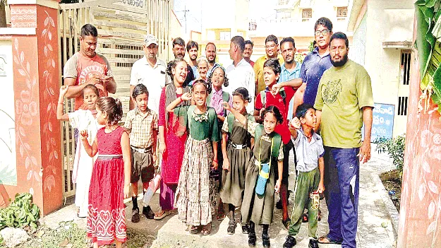 పాఠశాలను తరలించొద్దు