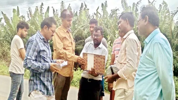 ఓబులమ్మ చెరువును ఆక్రమిస్తే చర్యలు