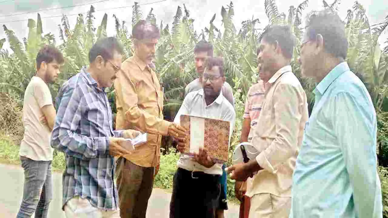 ఓబులమ్మ చెరువును ఆక్రమిస్తే చర్యలు
