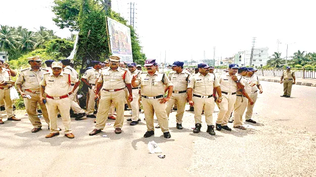 పోలీసుల పహారాలో ఫరీద్‌పేట