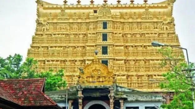 Padmanabhaswamy Temple: కెమెరా కళ్లద్దాలతో పద్మనాభ స్వామి ఆలయంలోకి వెళ్లేందుకు యత్నం 
