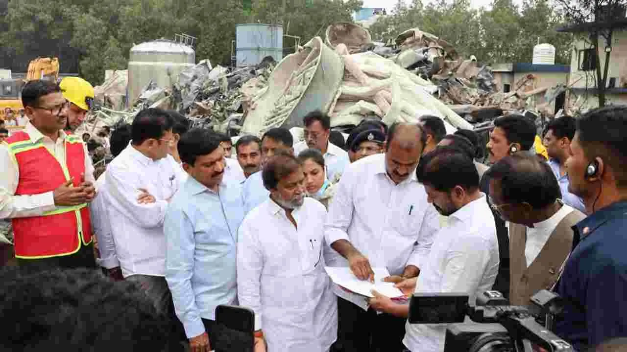 సిగాచి పరిశ్రమకు రేవంత్ రెడ్డి.. ప్రమాదం గురించి ఏం చెప్పారంటే..