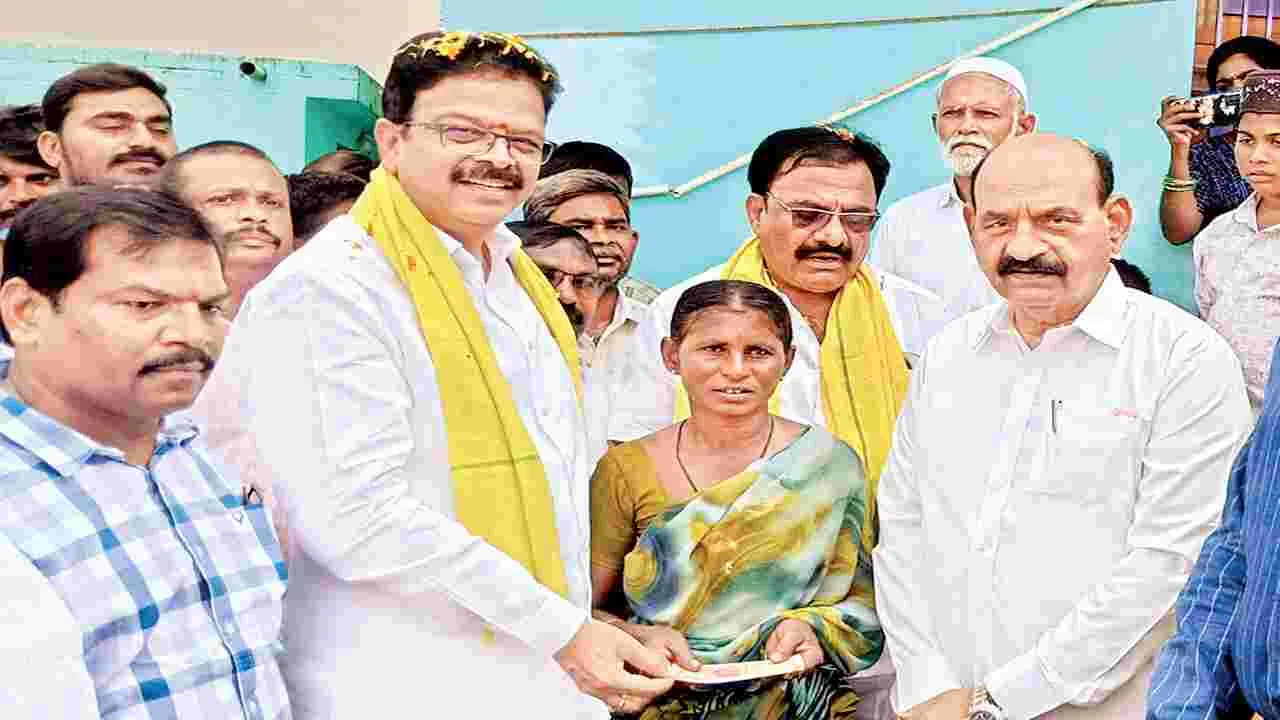 పింఛన్లు పెంచిన ఘనత చంద్రబాబుదే