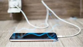 Phone Charging-Overheating: చార్జింగ్ చేసేటప్పుడు మొబైల్ ఫోన్ వేడెక్కకుండా ఉండాలంటే.. 