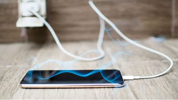 Phone Charging-Overheating: చార్జింగ్ చేసేటప్పుడు మొబైల్ ఫోన్ వేడెక్కకుండా ఉండాలంటే..