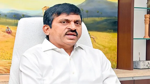 ఇందిరమ్మ ఇళ్లపై దృష్టి పెట్టండి:పొంగులేటి 
