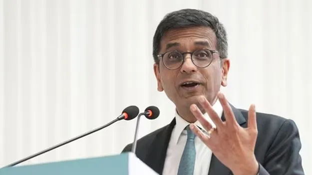 Supreme Court: మాజీ సీజేఐ చంద్రచూడ్ను ఖాళీ చేయించండి