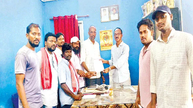 వార్డుల్లోని ప్రధాన సమస్యలు పరిష్కరించండి