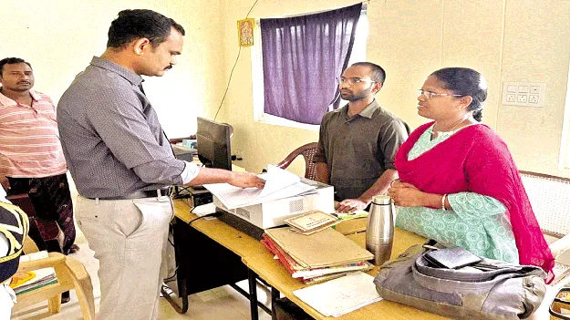 గిరిజన రైతులకు విత్తనాలు అందించాలి