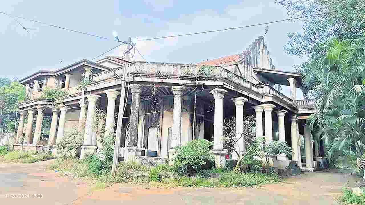 ఆర్‌ఈసీఎస్‌ ఉద్యోగులకు షాక్‌
