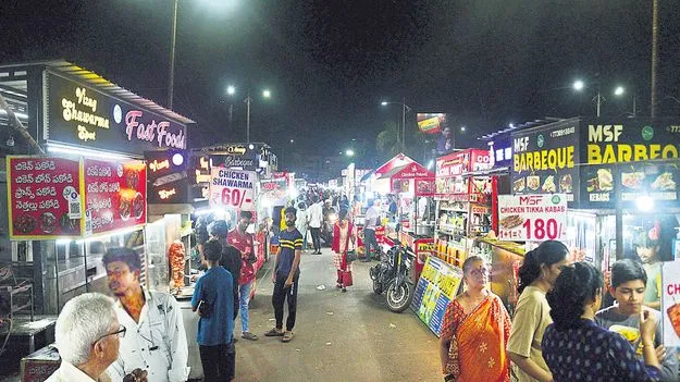 ఐదుగురి గుప్పిట్లో నైట్‌ ఫుడ్‌ కోర్టు