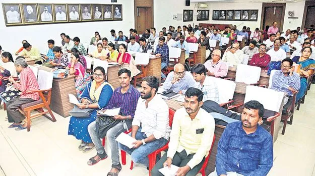 ప్రభుత్వ శాఖల్లో బదిలీల సందడి!