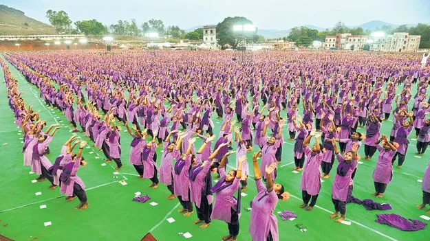 యోగాంధ్రకు 26 వేల మంది గిరిజన విద్యార్థులు