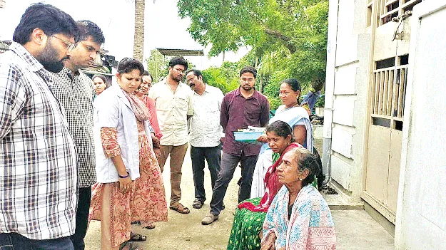 టీడీవలసలో ప్రత్యేక వైద్య బృందం పర్యటన