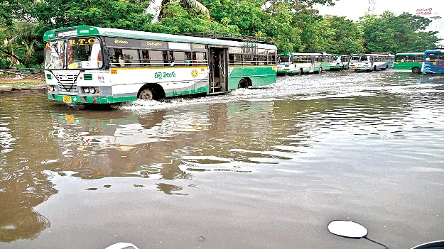 చెరువులా ఆర్టీసీ కాంప్లెక్స్‌