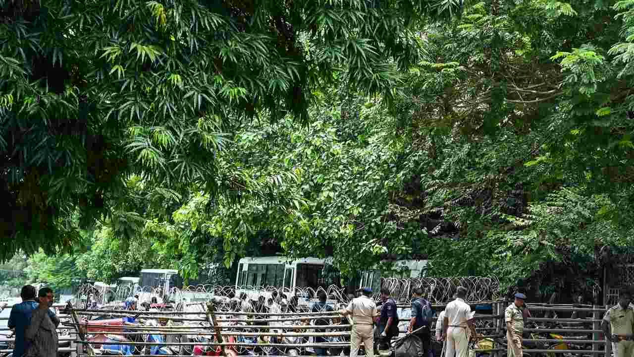 Girl Set On Fire Odisha: 15ఏళ్ల బాలికను కట్టేసి.. పెట్రోల్‌ పోసి నిప్పు