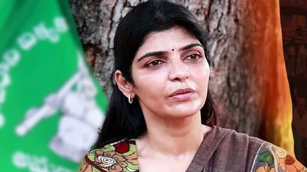 Sailaja Rayapati: మచిలీపట్నం ఘటన.. బాధితురాలికి రాష్ట్ర మహిళా కమిషన్ ఛైర్మన్ పరామర్శ