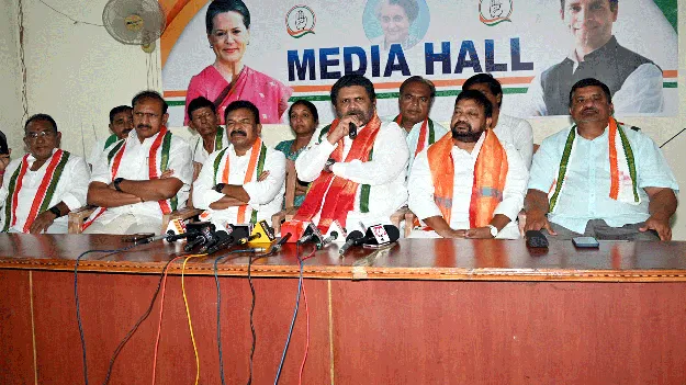 బీఆర్‌ఎస్‌ పాలనలో విద్యారంగం నిర్వీర్యం....