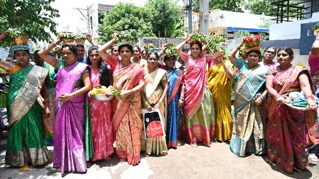 బోనమెత్తిన కరీంనగరం