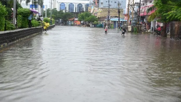 జనజీవనం అతలాకుతలం