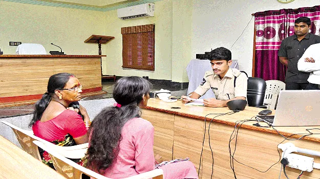 బాధితులకు సత్వరం న్యాయం అందించాలి: ఎస్పీ