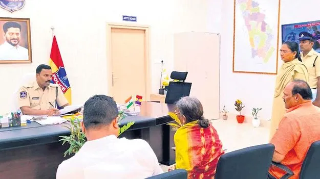 రోడ్డును ఆక్రమిస్తే చట్టపరమైన చర్యలు 