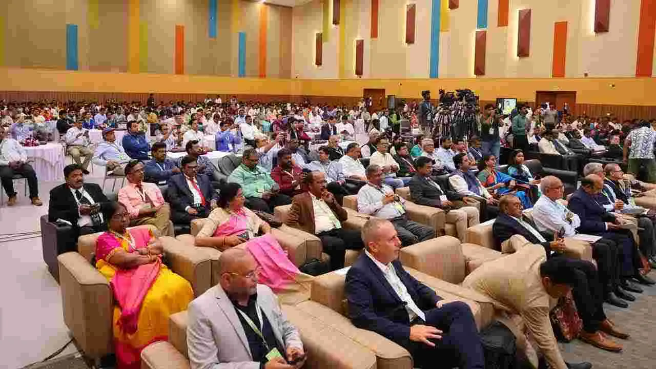 CM Chandrababu: గ్రీన్ హైడ్రోజన్ సమ్మిట్లో పాల్గొన్న సీఎం చంద్రబాబు