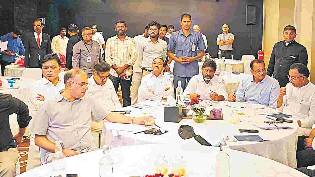 Telangana Government: మెట్రో రెండో దశ కోసం కేంద్రంపై ఒత్తిడి పెంచండి