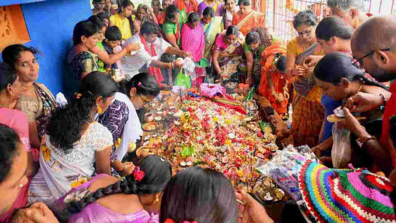 Nag Panchami: నాగ పంచమి.. ఆలయాలకు పోటెత్తిన భక్తులు
