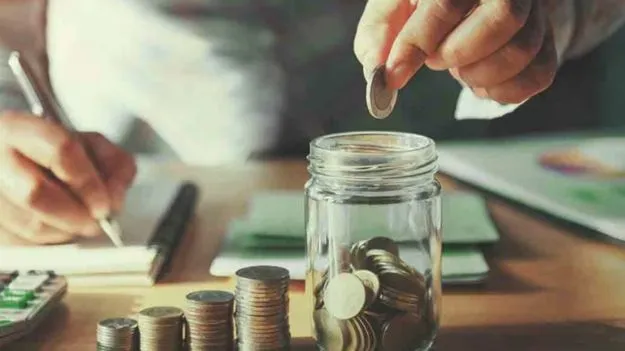Savings: రోజూ సంపాదిస్తున్నా రూపాయి కూడా మిగలడం లేదా.. ఈ అలవాట్లే కారణం..