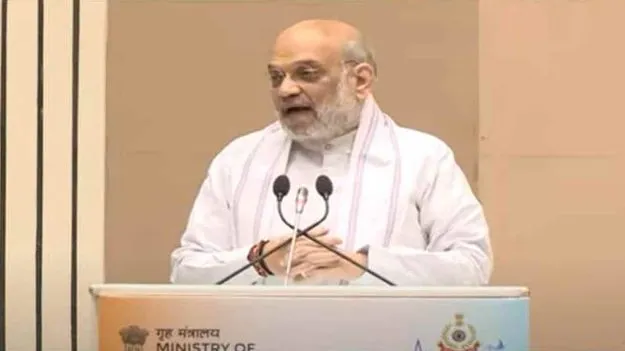 Amith Shah: ఇంగ్లీష్ మాట్లాడే వారు.. సిగ్గు పడే రోజులు ఎంతో దూరంలో లేవు