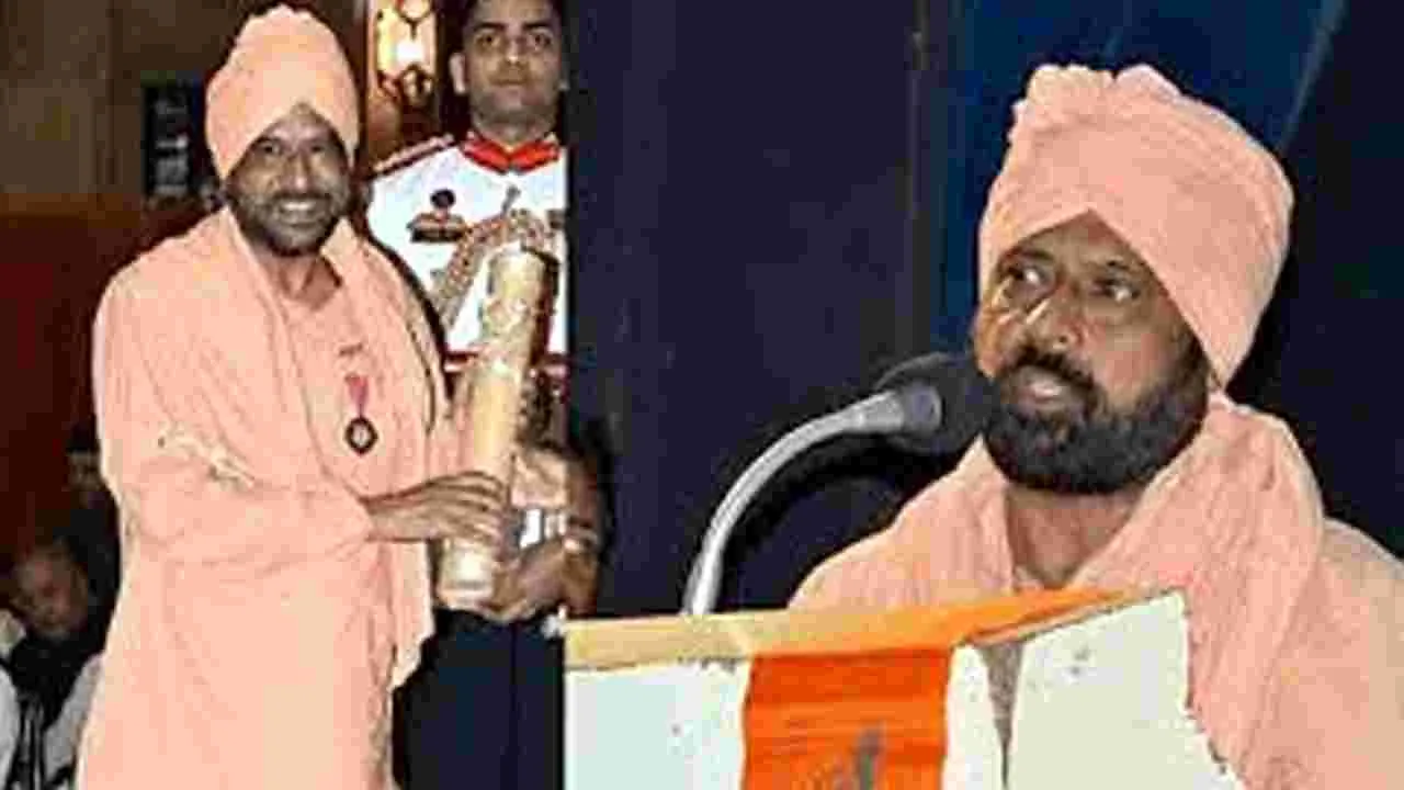 పద్మశ్రీ అవార్డు గ్రహీత కార్తీక్‌ మహారాజ్‌ నన్ను రేప్‌ చేశారు.. అబార్షన్‌ చేయించారు