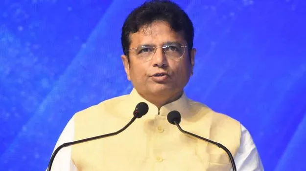 Sridhar Babu on Trump: ట్రంప్ నిర్ణయాలపై కేంద్రం మౌనమెందుకు..  మంత్రి శ్రీధర్ బాబు ప్రశ్నల వర్షం