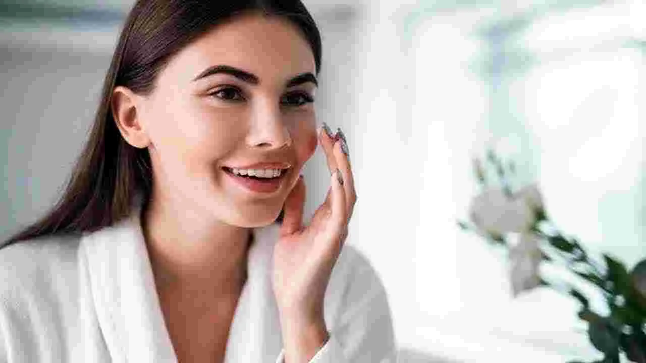 Health Tips: ఉదయాన్నే గోరు వెచ్చని నీటిలో నిమ్మరసం కలిపి తాగితే.. ఏమవుతుందో తెలుసా..