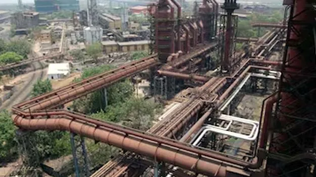 డీవైఎఫ్ఐ: విశాఖ ఉక్కు ప్రైవేటీకరణను నిలిపివేయాలి