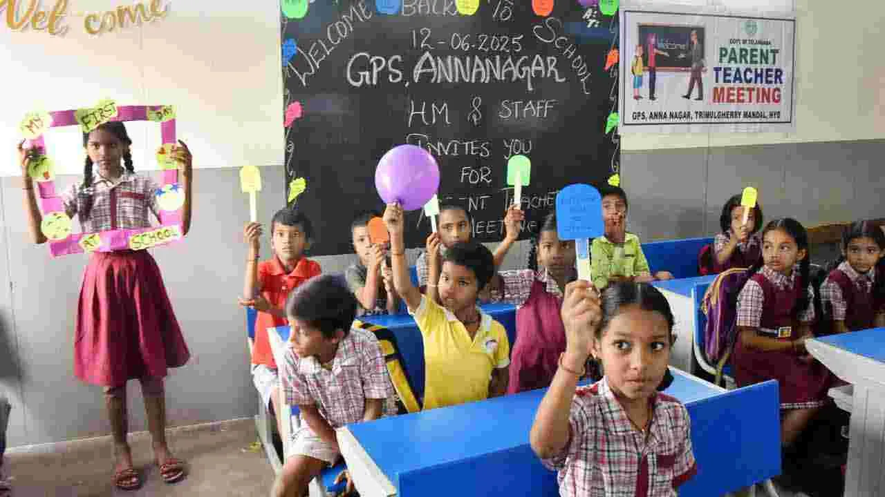 తెరుచుకున్న స్కూళ్లు.. బడి బాట పట్టిన విద్యార్థులు