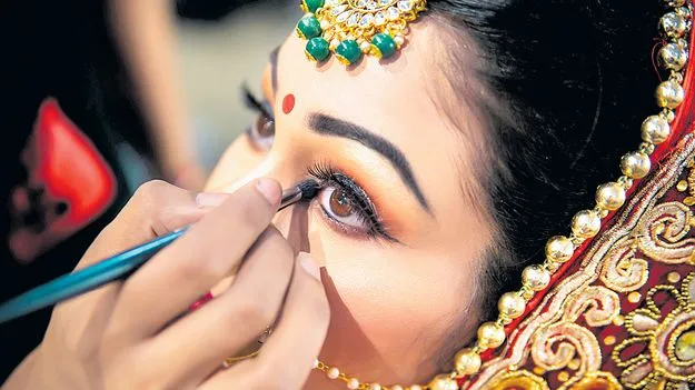 Modern Makeup Styles: పోకడలతో పోటీ పడేలా