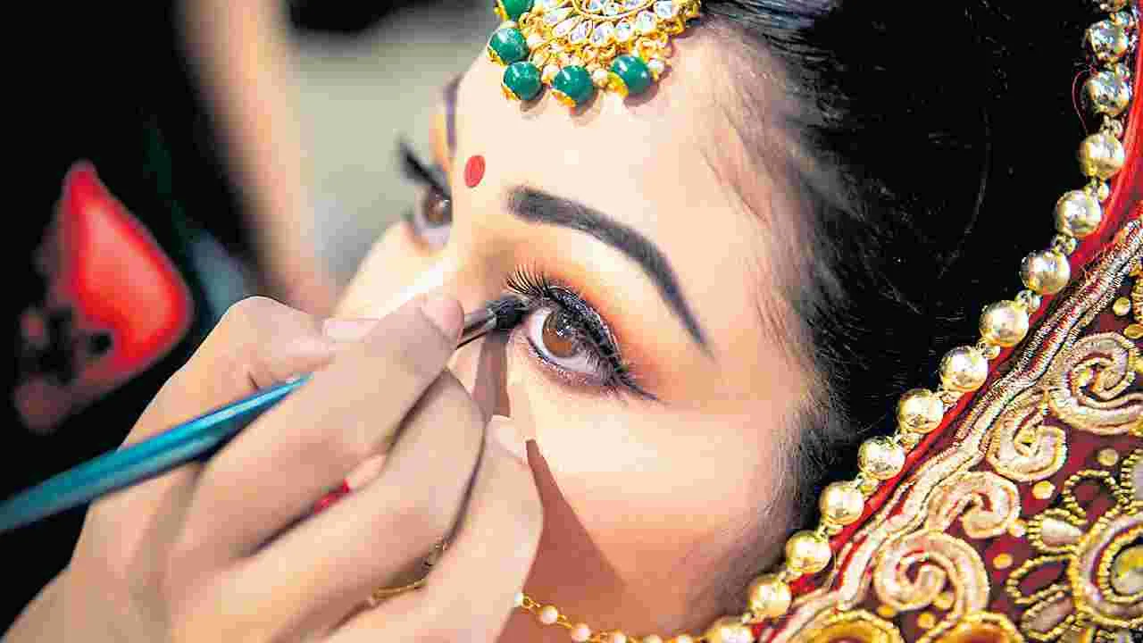 Modern Makeup Styles: పోకడలతో పోటీ పడేలా  