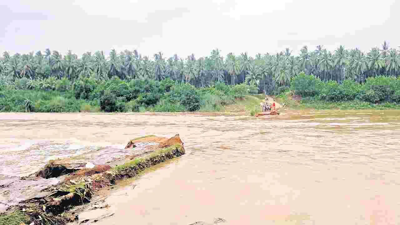 Floods in North: ఉత్తరాన వరదలు.. దక్షిణాన ఎండలు