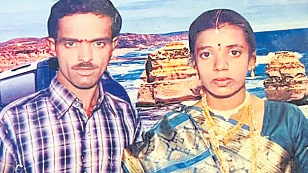 Karnataka: కళ్లలో కారం కొట్టి పీకపై కాలేసి తొక్కి భర్తను దారుణంగా హత్య చేసిన భార్య 