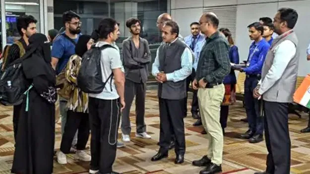 Evacuated from Israel: ఇరాన్‌, ఇజ్రాయెల్‌ నుంచి స్వదేశానికి ఆరుగురు  తెలంగాణ వాసులు