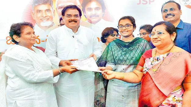 Tenali Woman: స్కిల్ ప్రాజెక్ట్ కోసం కోటి స్థలం విరాళం