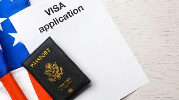 Tourist Visa: టూరిస్టు వీసాకు దరఖాస్తు చేస్తున్నారా.. బ్యాంక్ బ్యాలెన్స్ ఎంతుండాలంటే..
