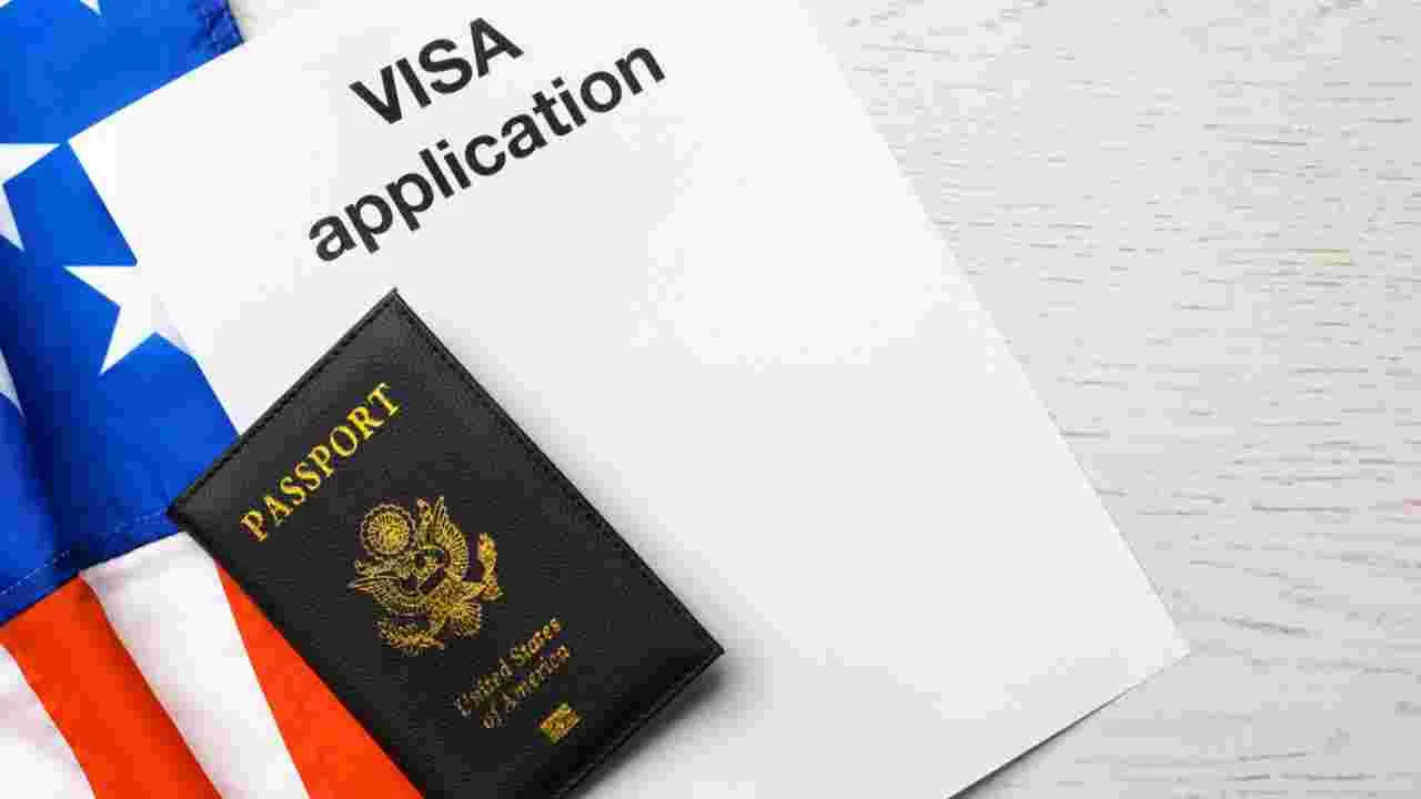 Tourist Visa: టూరిస్టు వీసాకు దరఖాస్తు చేస్తున్నారా.. బ్యాంక్ బ్యాలెన్స్ ఎంతుండాలంటే..