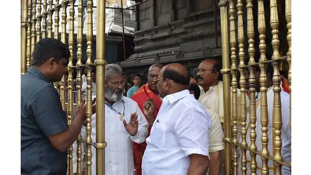 టీటీడీ ఉద్యోగిపై వెంకటగిరి ఎమ్మెల్యే ఫైర్‌