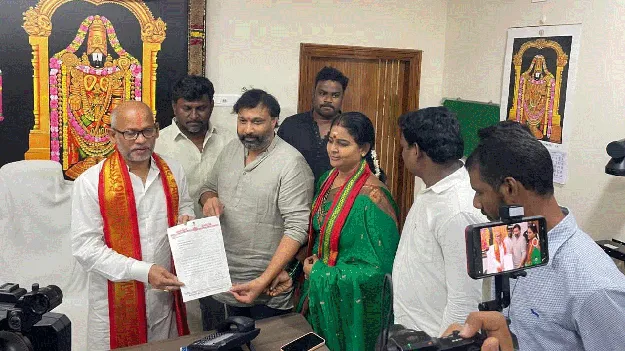 రాయుడు మిలటరీ హోటల్‌లో   శ్రీవారి గర్భాలయ నమూనా సెట్‌ 