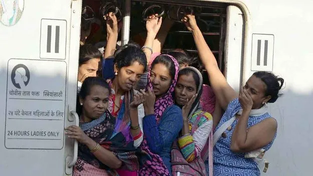 Indian Railways: మేము ఎలా వెళ్ళాలి సార్!!
