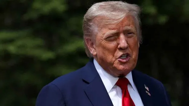 Donald Trump: అర్ధాంతరంగా అమెరికాకు ట్రంప్